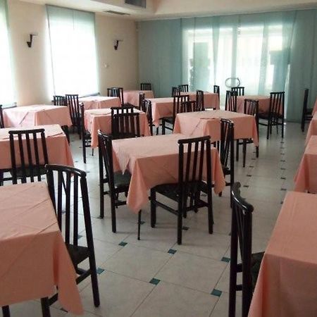Hotel Silvia Viserbella di Rimini Buitenkant foto