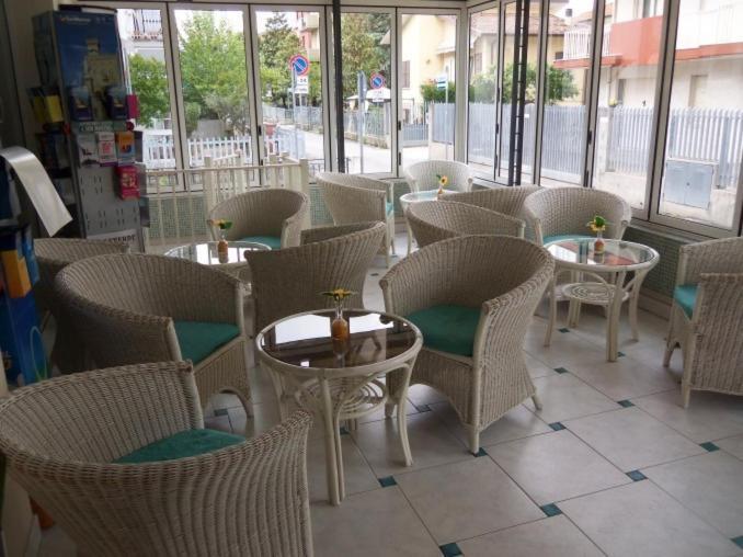 Hotel Silvia Viserbella di Rimini Buitenkant foto