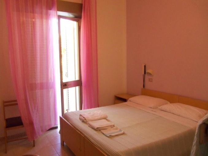 Hotel Silvia Viserbella di Rimini Buitenkant foto